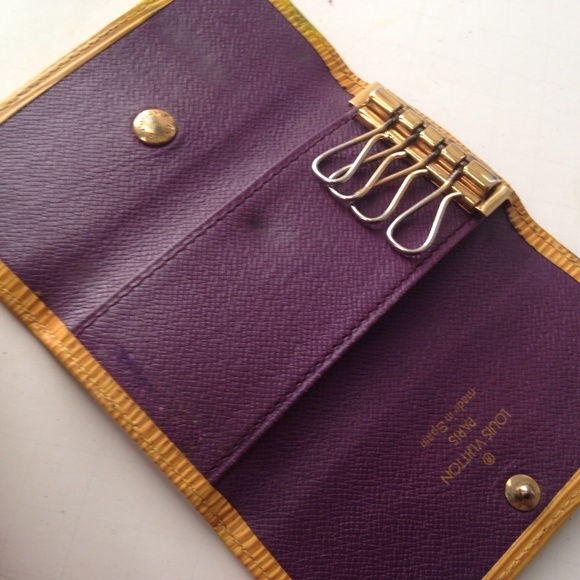 Louis Vuitton, Yellow Epi Leather 4-Hooks Key Case - Picture 6 of 7